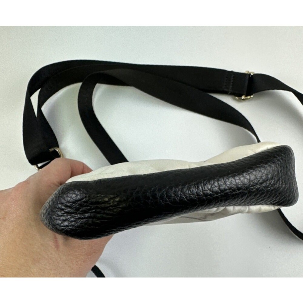 Aimee Kestenberg "Just Saying" Crossbody Marble Print And Black Cosmetic Bag Zip - Picture 4 of 16